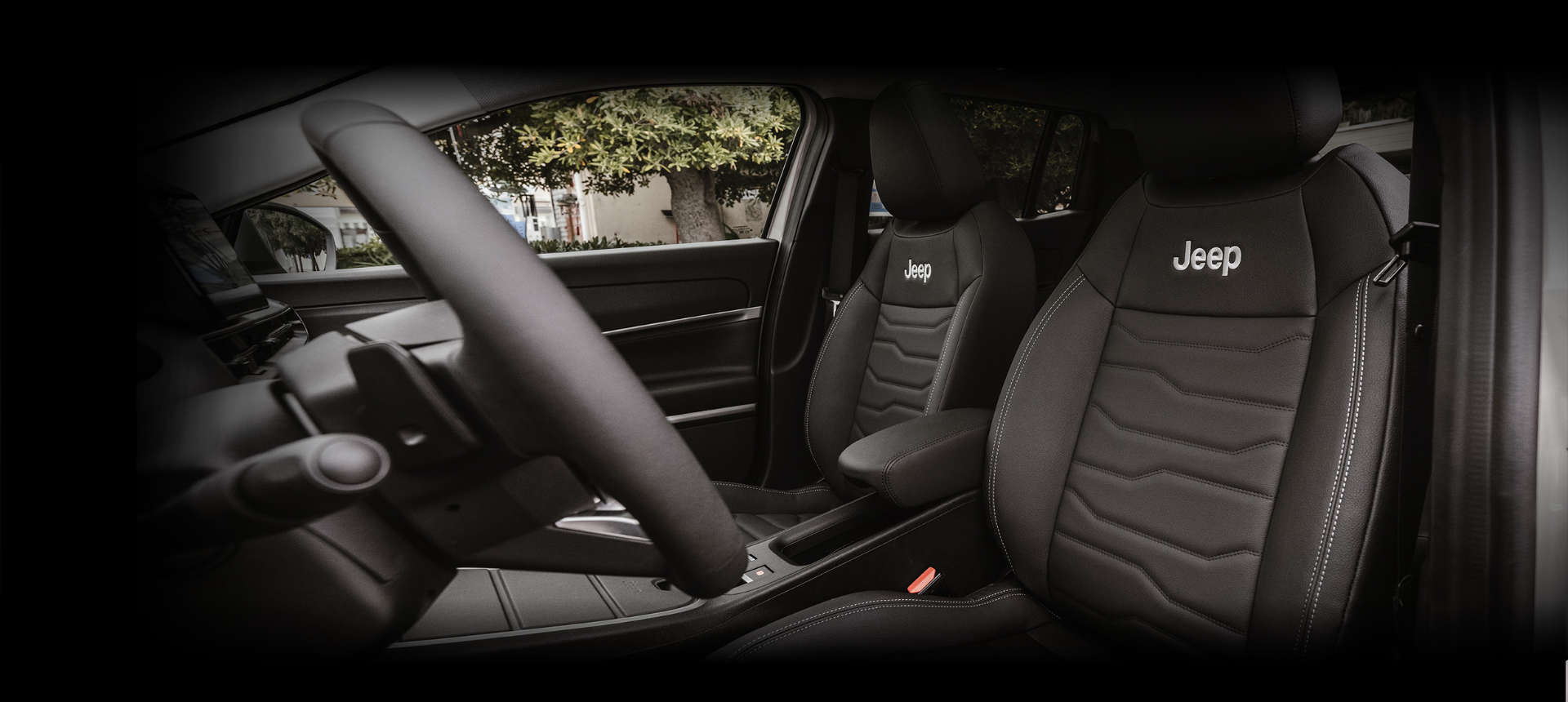 Jeep Avenger, передні сидіння зі шкіряною оббивкою й функцією масажу