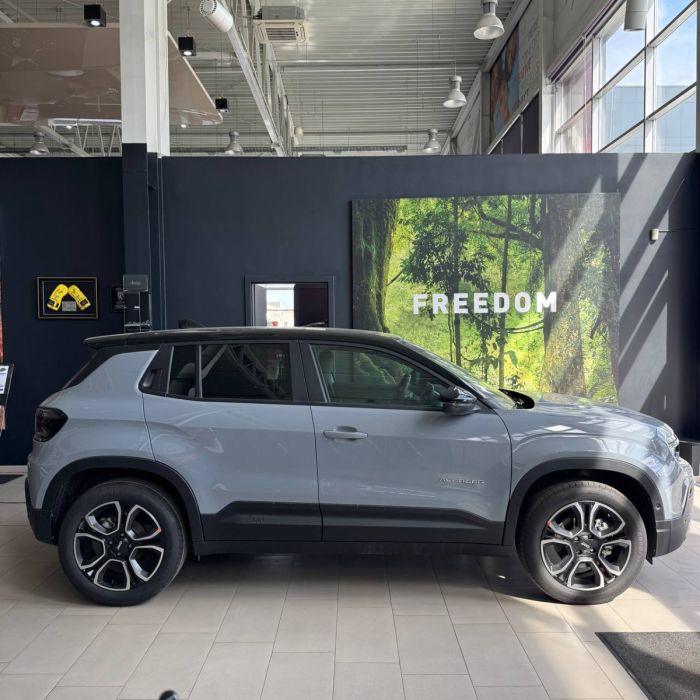 Jeep Avenger e-Hybrid 1,2 л АКПП-6 Summit