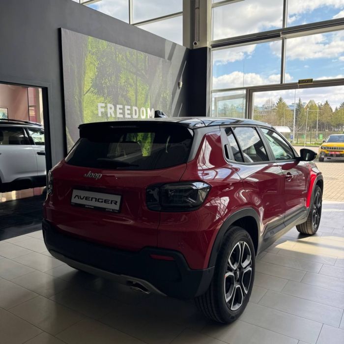 Jeep Avenger e-Hybrid 1,2 л АКПП-6 Summit