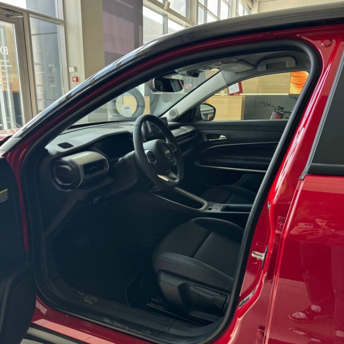 Jeep Avenger e-Hybrid 1,2 л АКПП-6 Summit