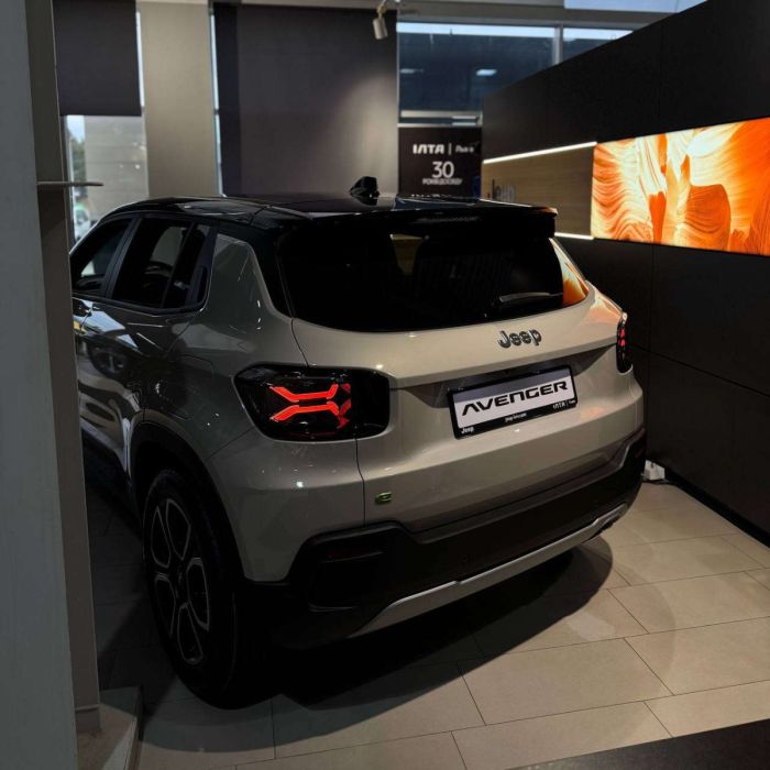 Jeep Avenger e-Hybrid 1,2 л АКПП-6 Summit