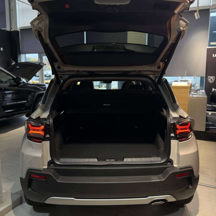 Jeep Avenger e-Hybrid 1,2 л АКПП-6 Summit