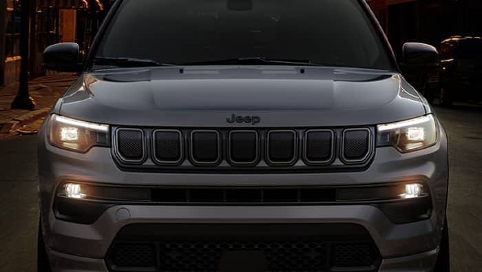 Jeep Compass, вигляд спереду вночі